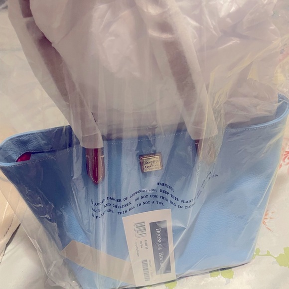 Dooney & Burke Large Shooper & framed coin purse - Picture 4 of 12